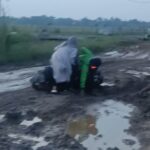 Guru MTs Ma’arif Kecelakaan di Jalan Rusak Parah, Warga Soroti Perbaikan Tak Merata