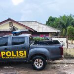 INSTRUKSI TEGAS KAPOLSEK DENTETELADAS: GERAKKAN ANGGOTA DAN WARGA BERGOTONG ROYONG PERBAIKI JALAN HASAN BULAN, WUJUDKAN KENYAMANAN BERSAMA