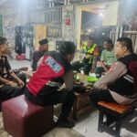 WAKAPOLSEK PEBAYURAN GELAR JAGA BEKASI ON THE SPOT BERSAMA WARGA DI POSKAMLING KARANG JAYA