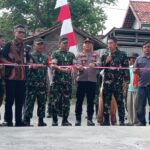 Resmi Dibuka!!! Kapolsek Pebayuran Hadiri Peresmian Jembatan Merah Putih Di Karangjaya