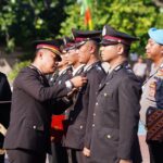 Hari Bhayangkara ke-80, Polres Metro Bekasi Gelar Upacara dan Anugerahkan Tanda Kehormatan kepada Personel Berprestasi
