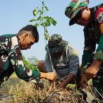TMMD Ke-129 Tanam Pohon Bersama Warga, Bangun Kesadaran Menjaga Ekosistem Sejak dari Desa
