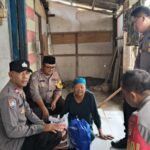 Jumat Berkah, Polsek Pebayuran Salurkan Bantuan Sembako kepada Warga Karang Reja