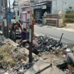 Antisipasi Musim Penghujan, Pemdes Karangasih Bersihkan Saluran Air Yang Tersumbat