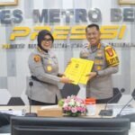 Farewell & Welcome Parade Kapolres Metro Bekasi, Kombes Pol Sumarni Estafetkan Tongkat Kepemimpinan kepada Kombes Pol Andi Oddang Riuh Hutomo